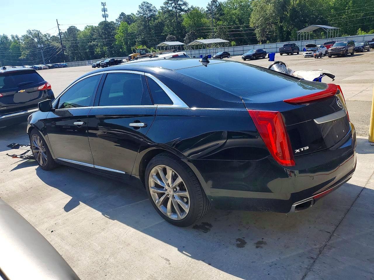 Cadillac XTS Luxury Collection