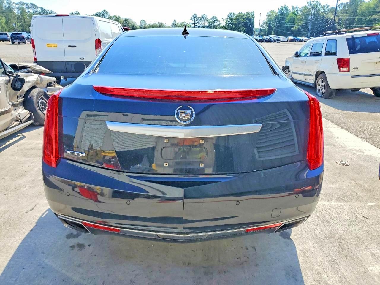 Cadillac XTS Luxury Collection