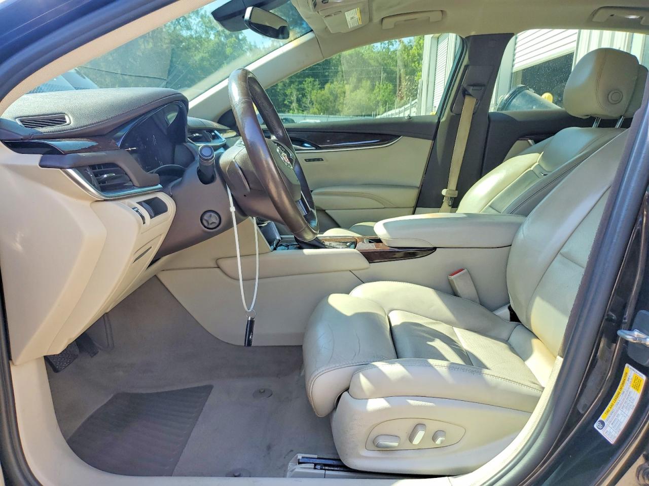 Cadillac XTS Luxury Collection