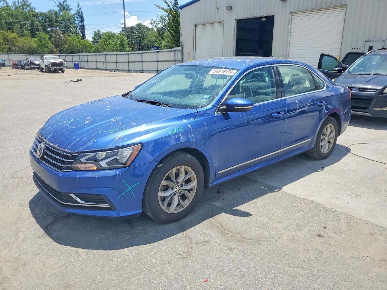 Salvage Volkswagen Passat Image