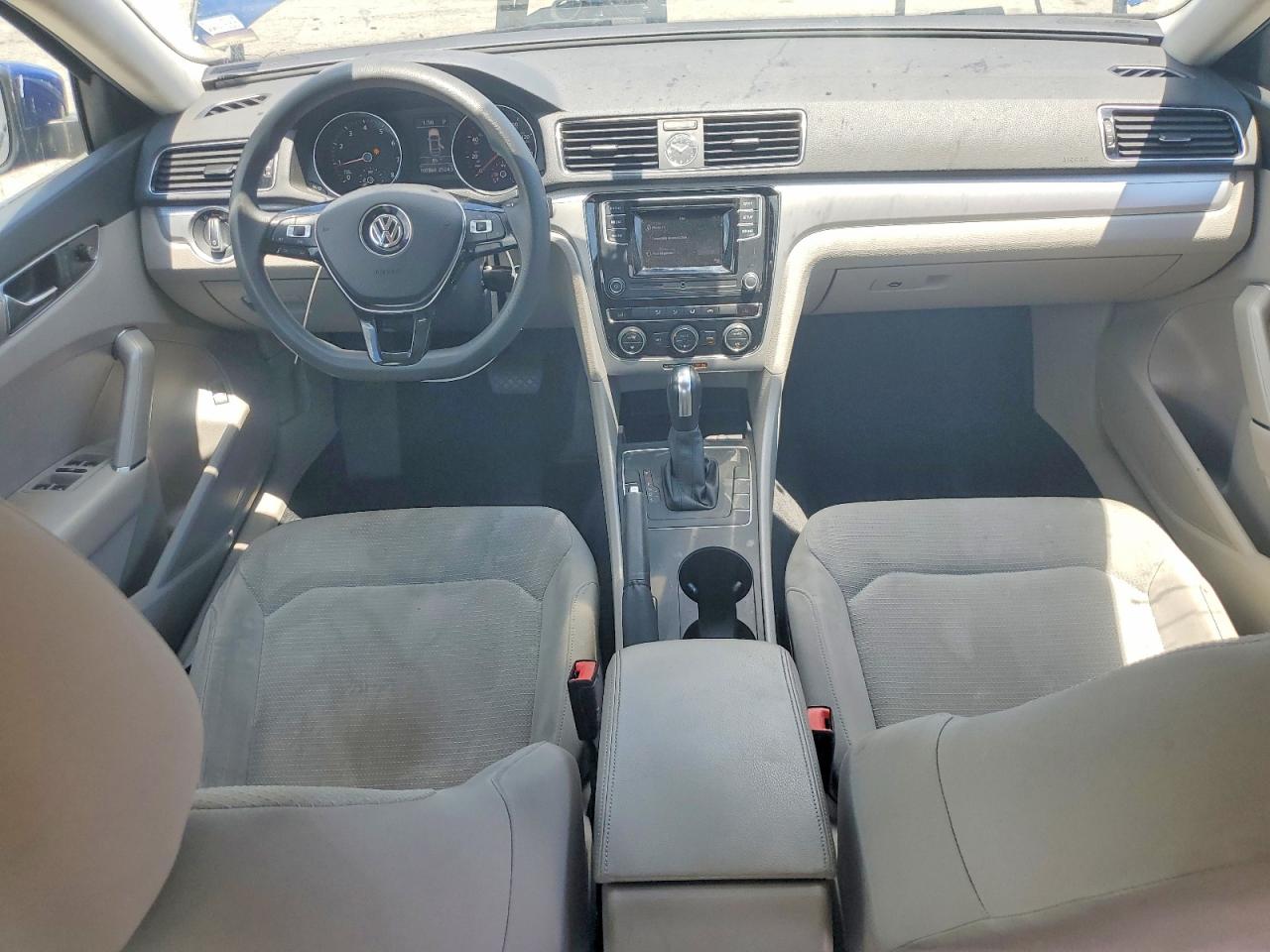 Volkswagen Passat S