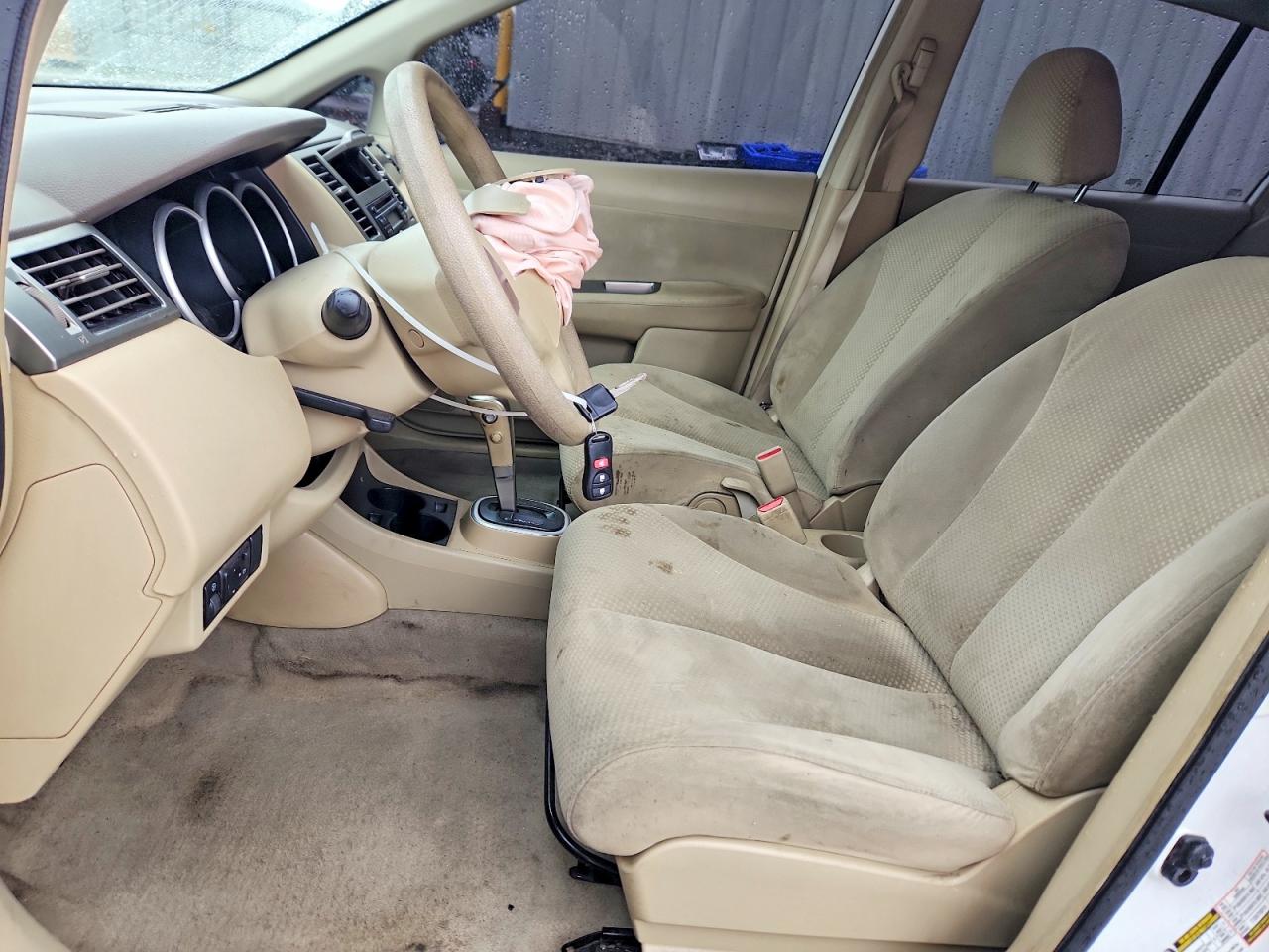 Nissan Versa 1.8 S