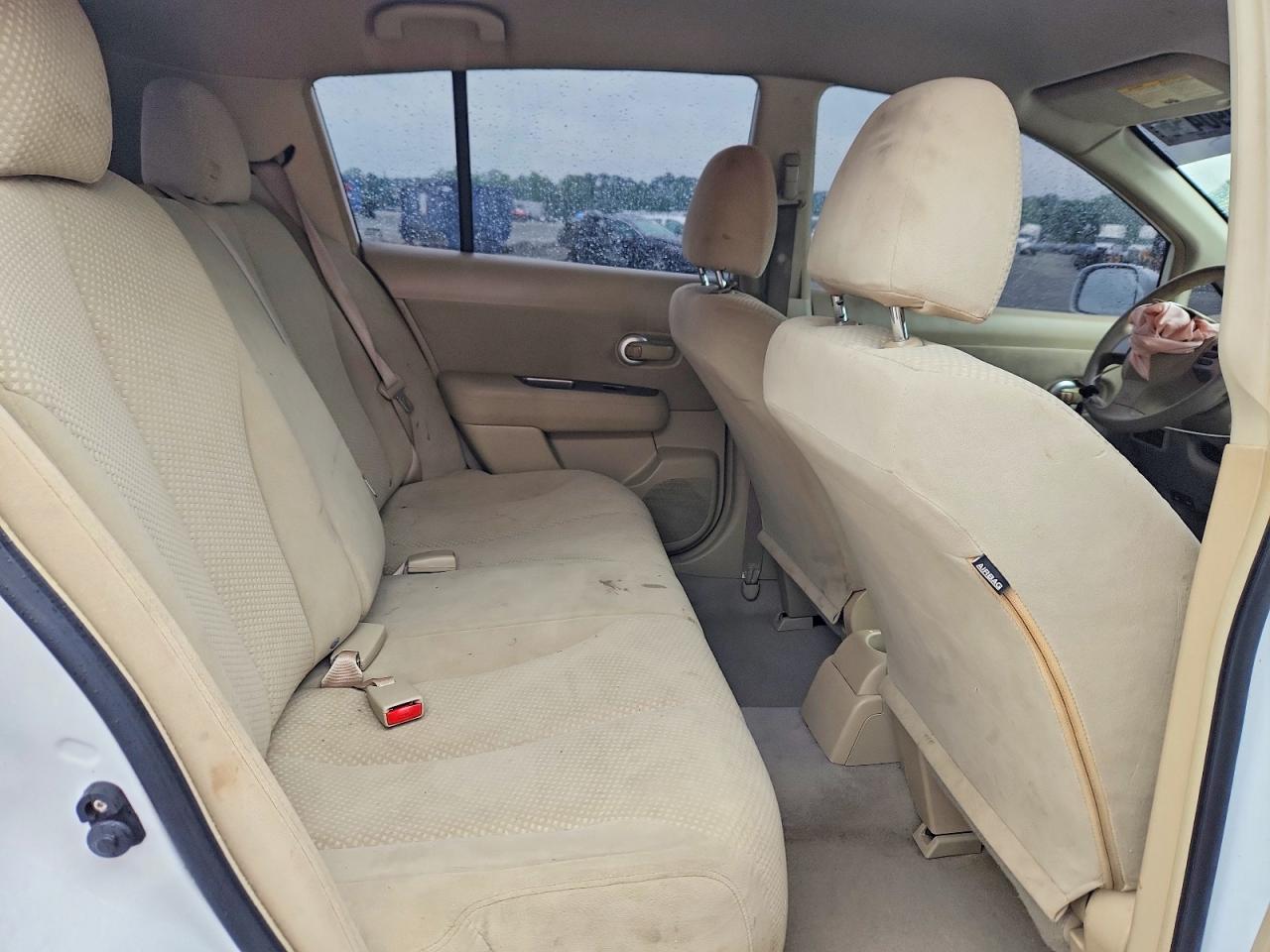 Nissan Versa 1.8 S