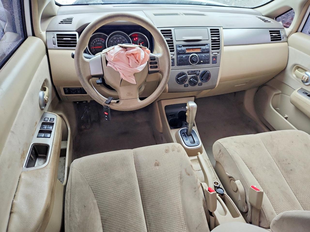 Nissan Versa 1.8 S