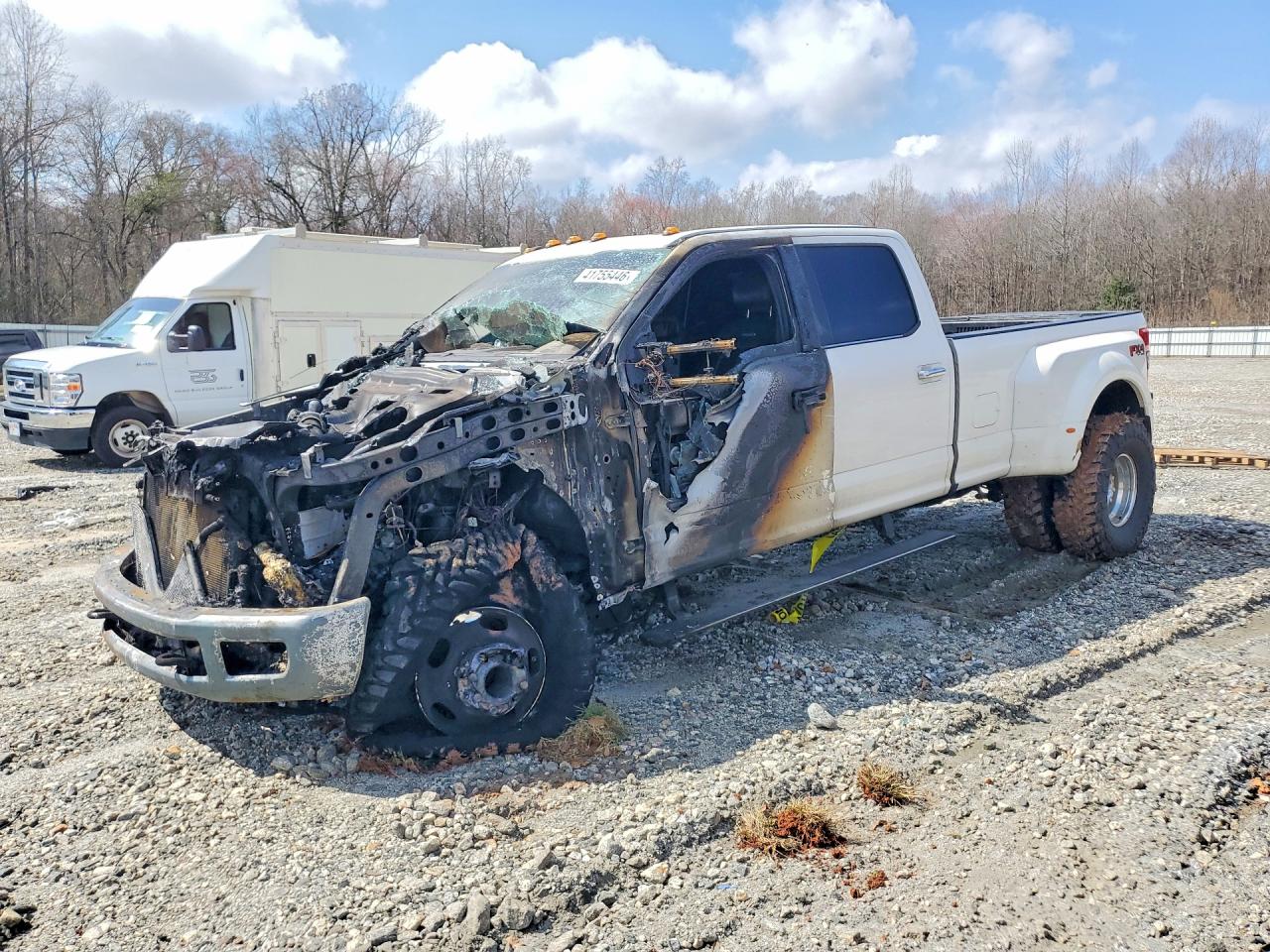 Salvage Ford F-350 Image
