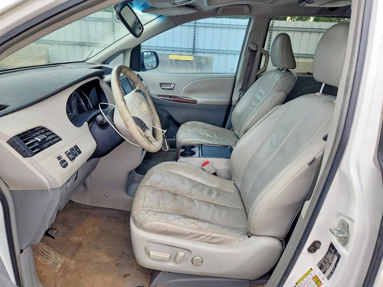 Toyota Sienna Xle 8-passenger