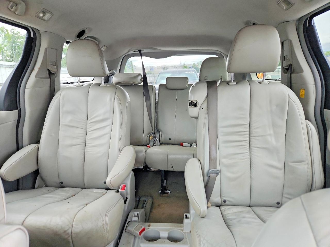Toyota Sienna Xle 8-passenger