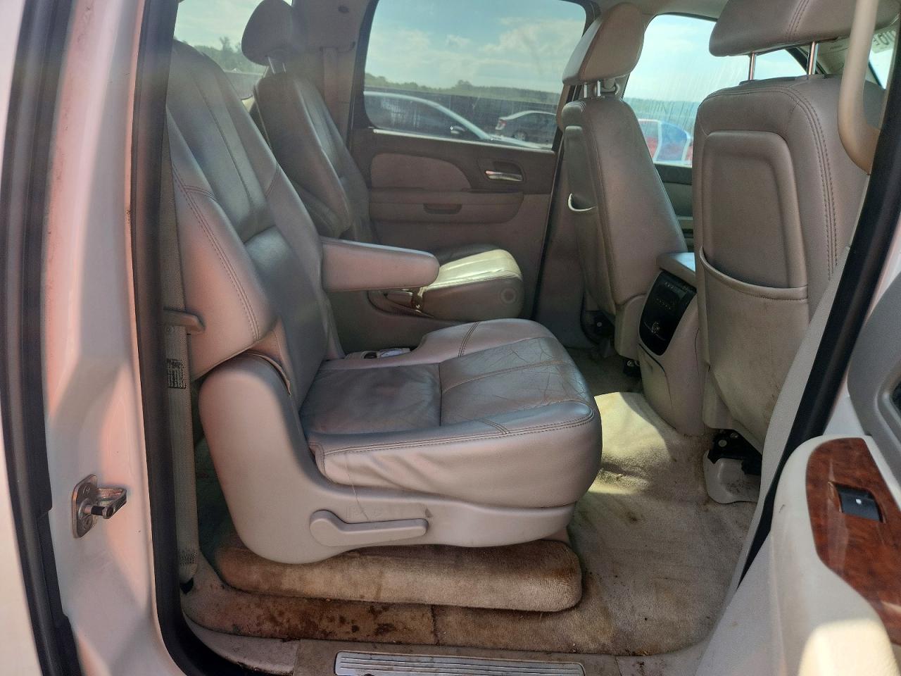 Chevrolet Suburban C1500