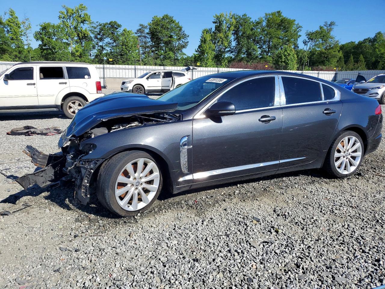Salvage Jaguar XF Image