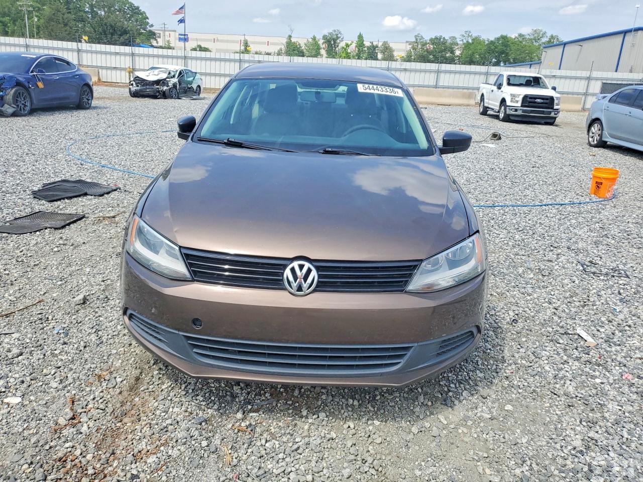 Volkswagen Jetta Base