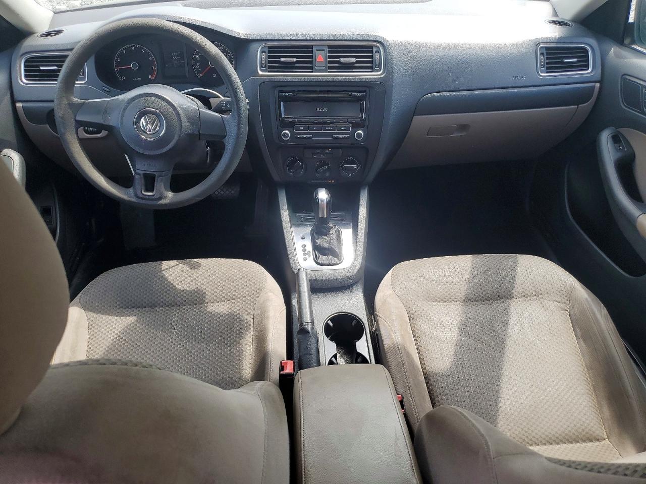 Volkswagen Jetta Base