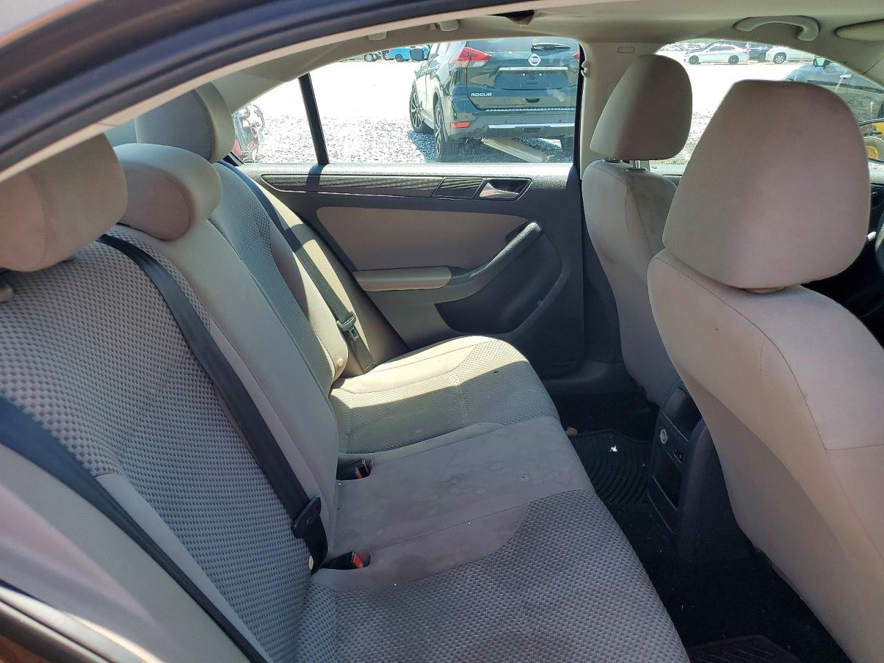 Volkswagen Jetta Base
