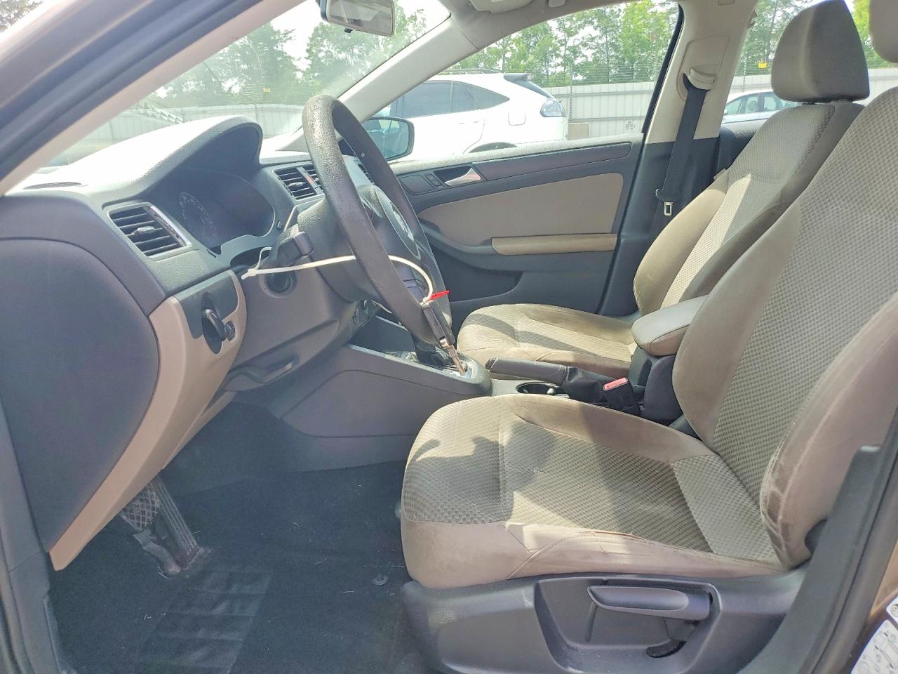 Volkswagen Jetta Base