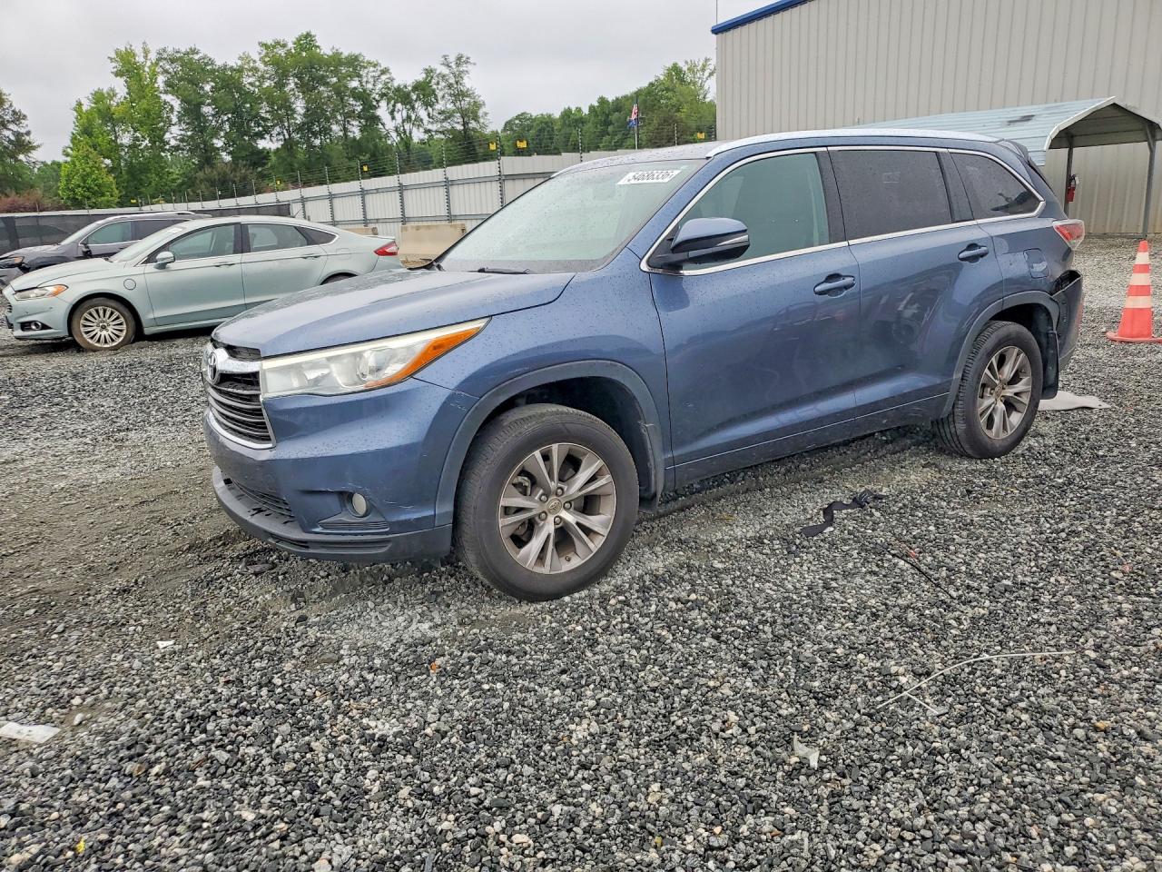 Salvage Toyota Highlander Image