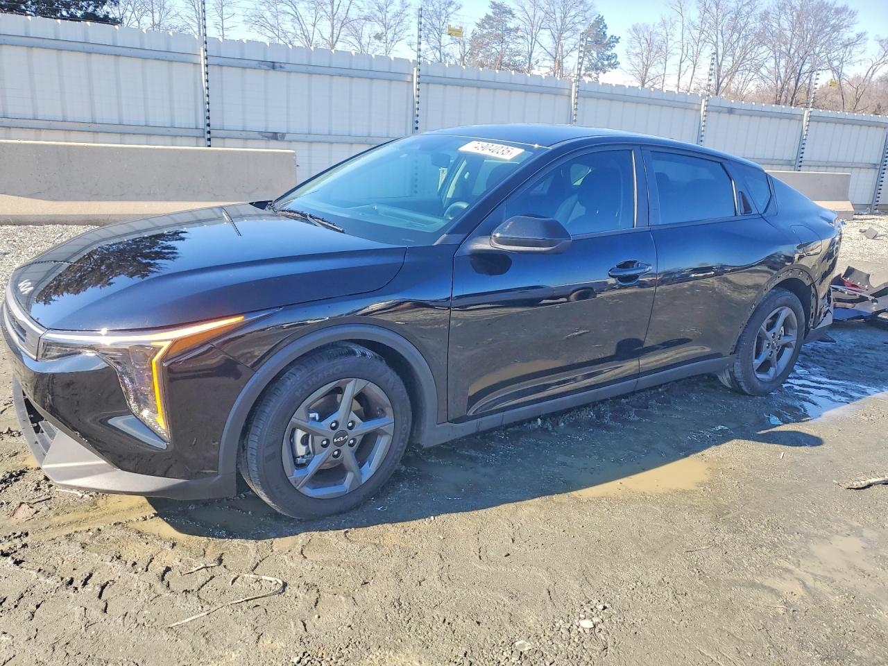 Salvage Kia K4 Lx Image