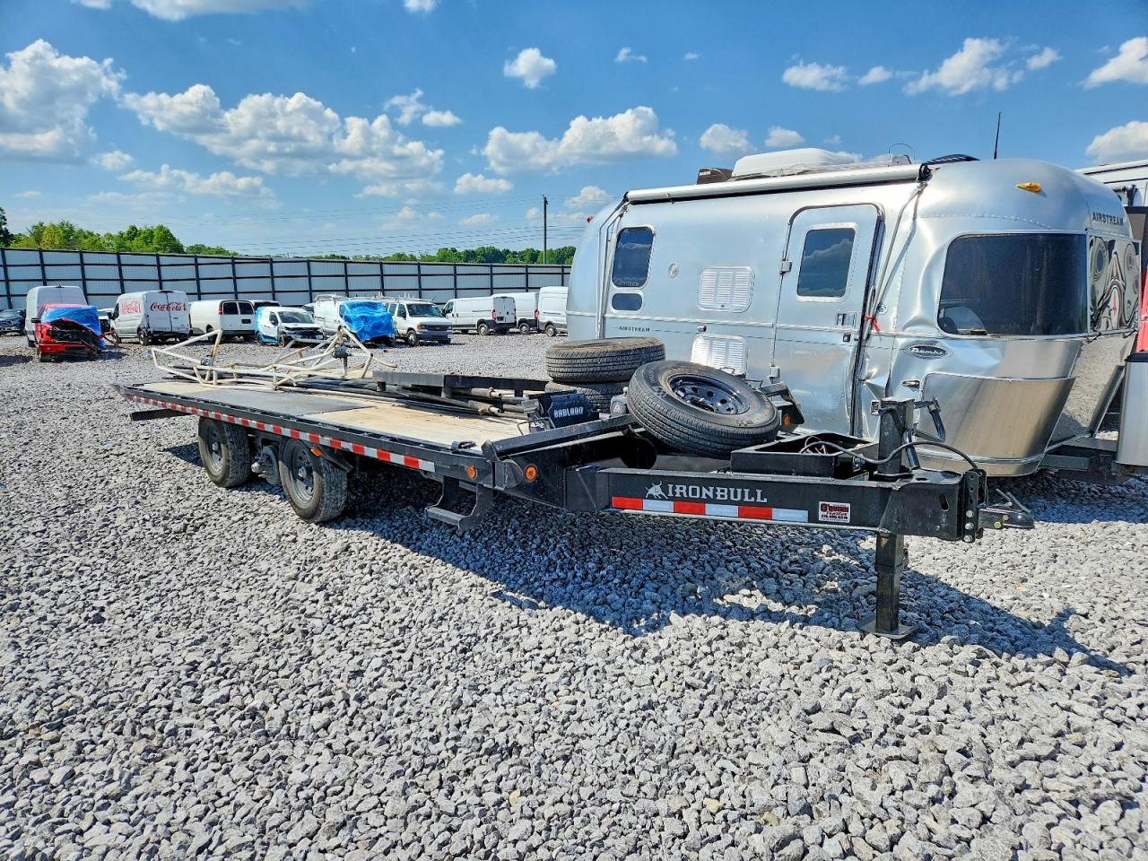 Salvage Northstar Trailers Image