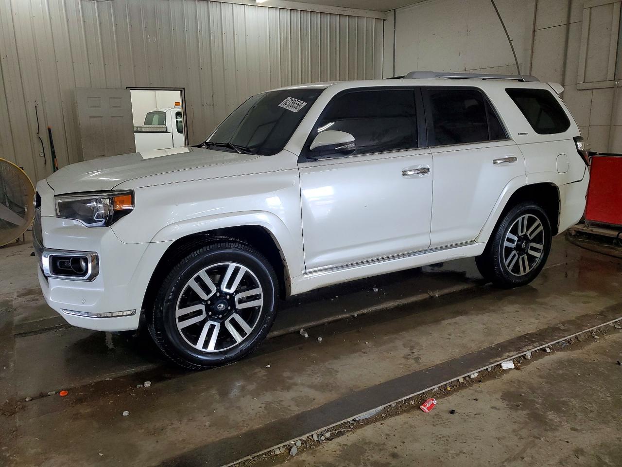 Salvage Toyota 4Runner Image
