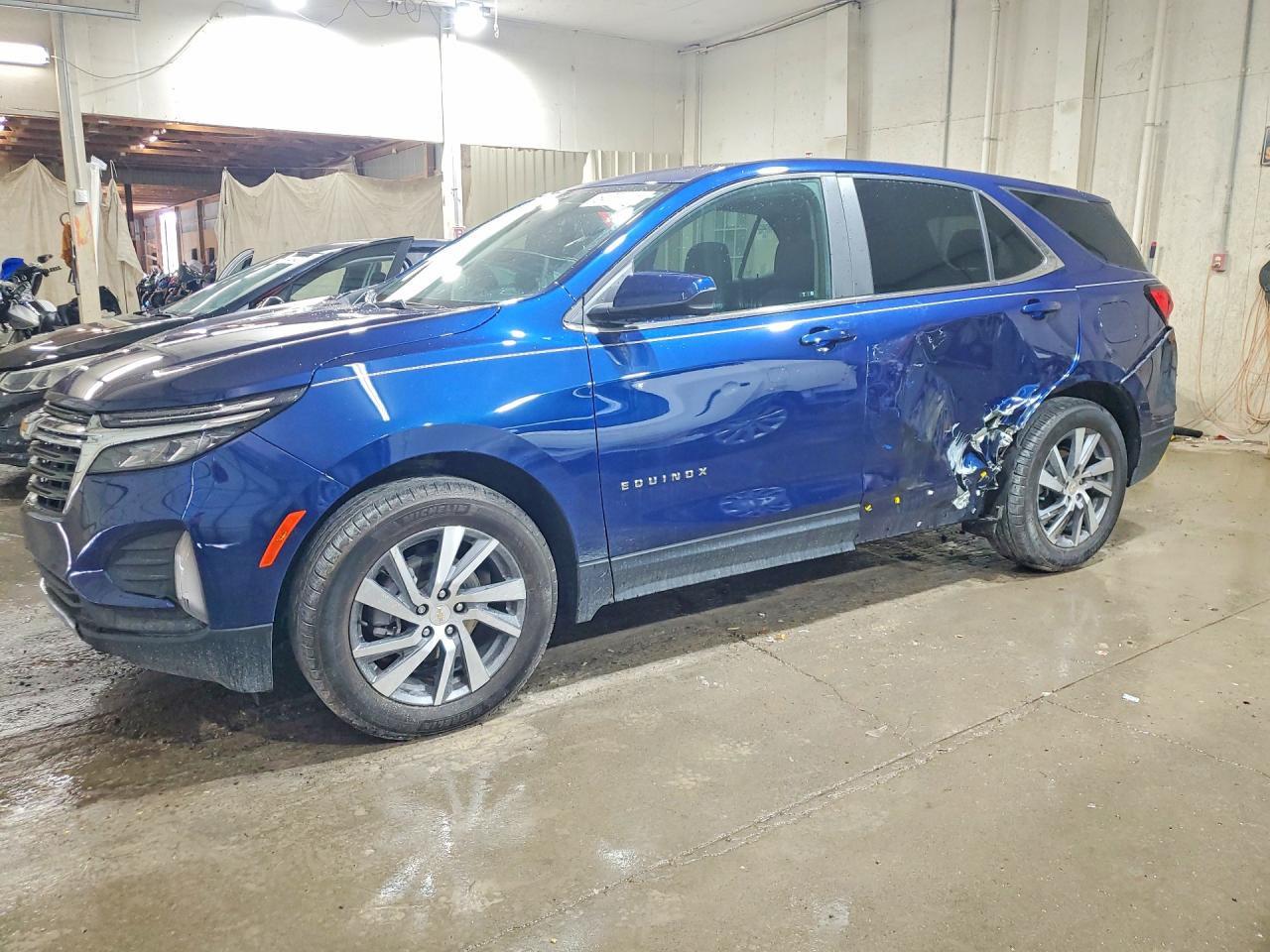 Salvage Chevrolet Equinox Image