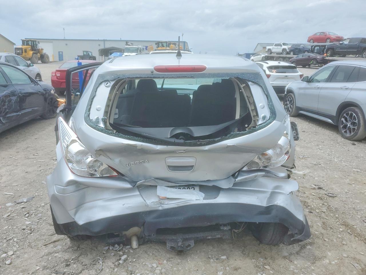 Nissan Versa 1.8 S
