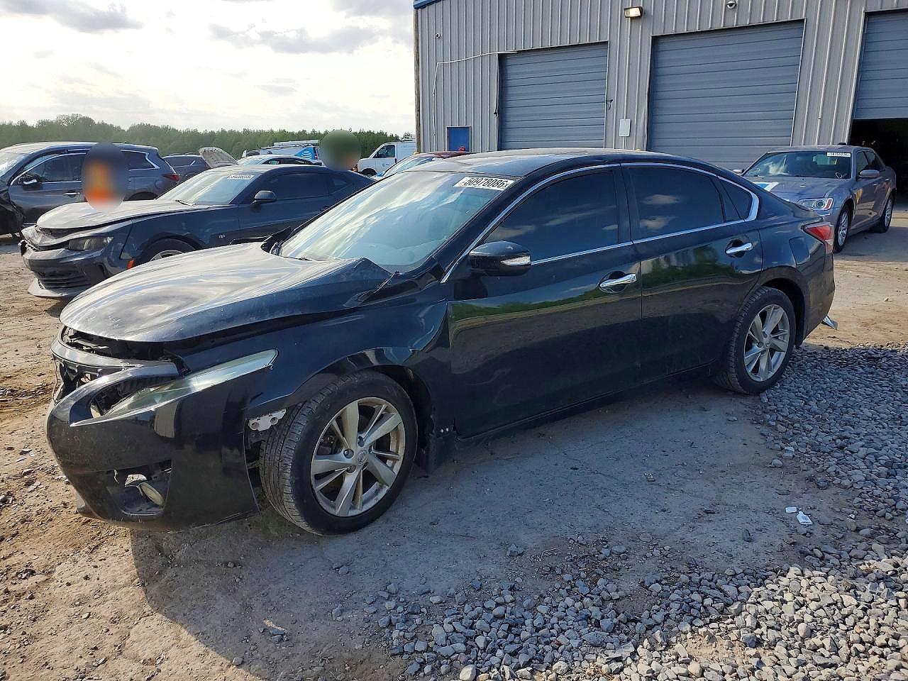 Salvage Nissan Altima Image
