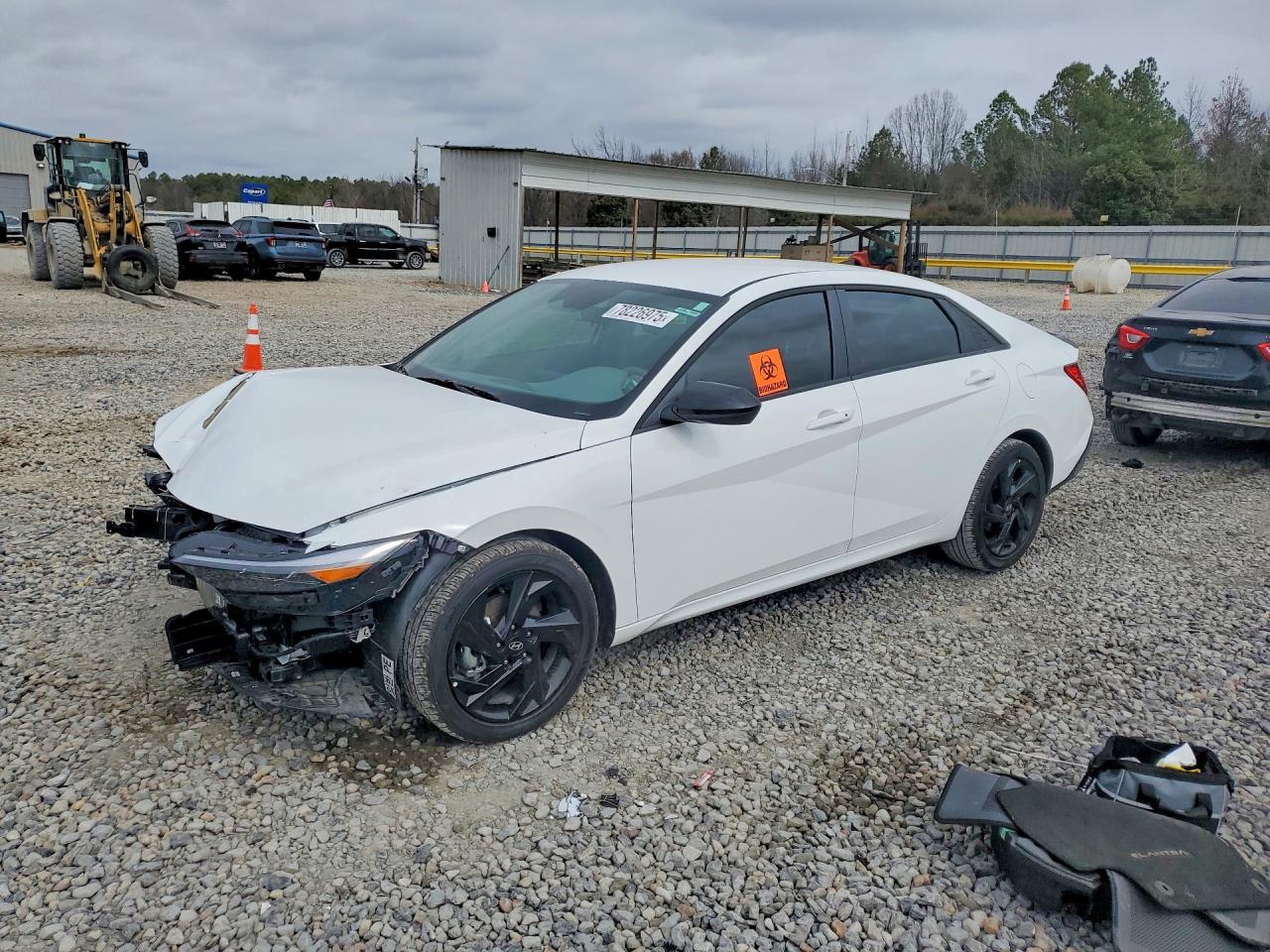 Salvage Hyundai ELANTRA Image