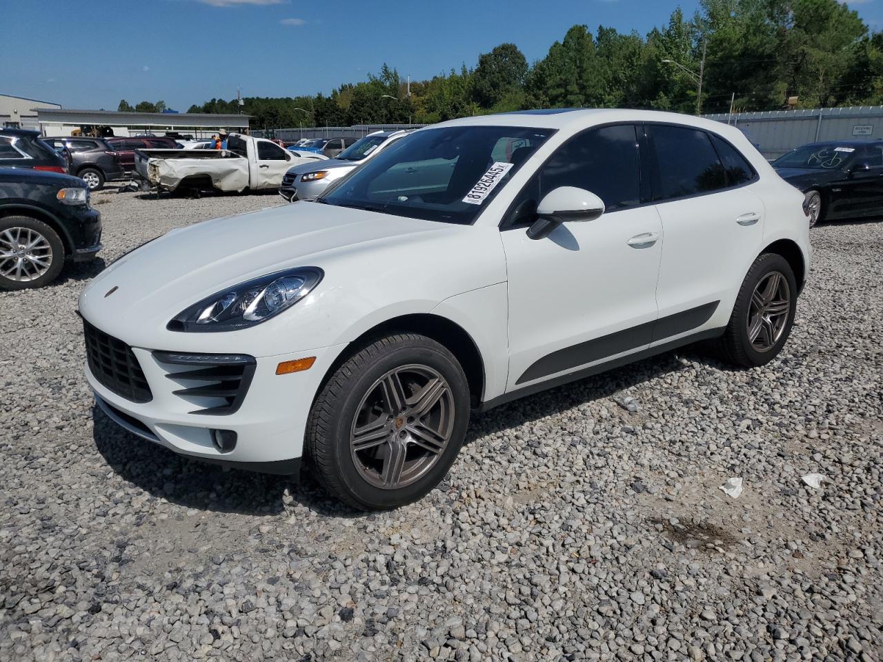 Salvage Porsche Macan Image