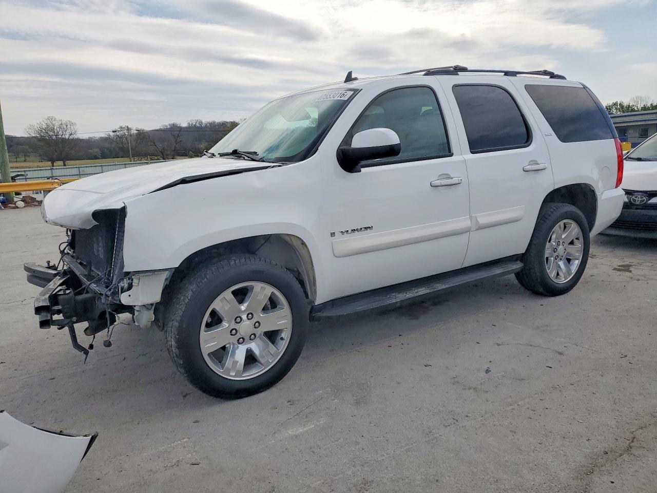 Salvage GMC Yukon Image