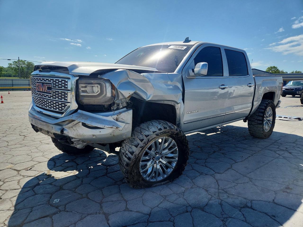 Salvage GMC Sierra Image