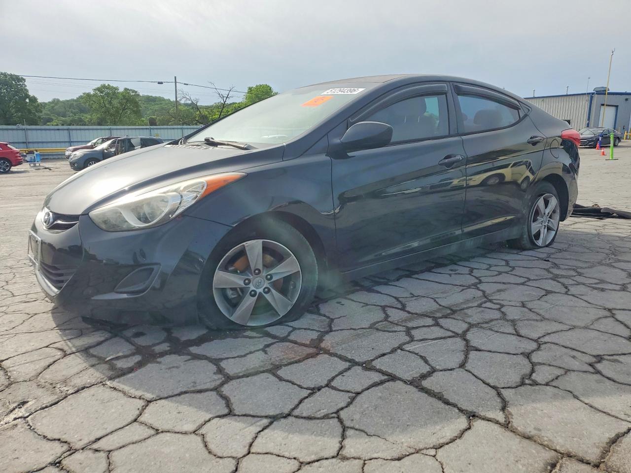 Salvage Hyundai ELANTRA Image