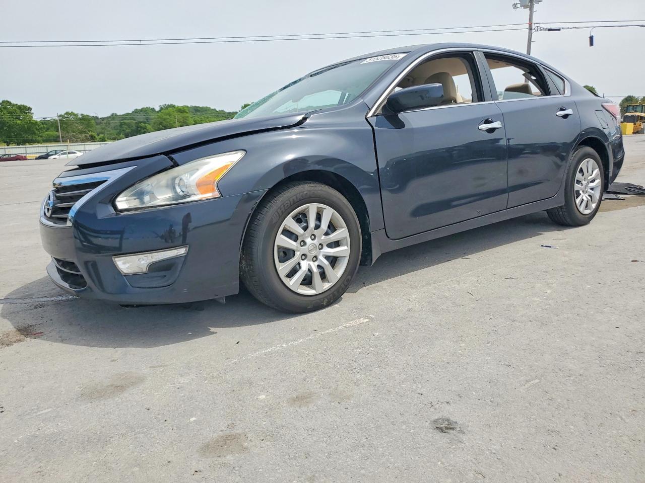 Salvage Nissan Altima Image