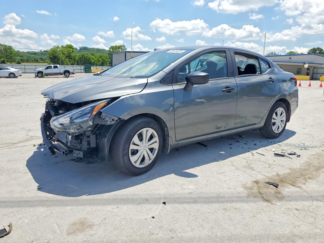 Salvage Nissan Versa Image