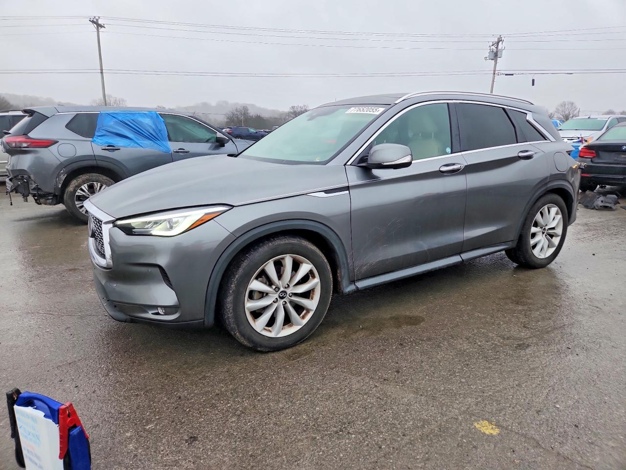 Salvage INFINITI Qx Image