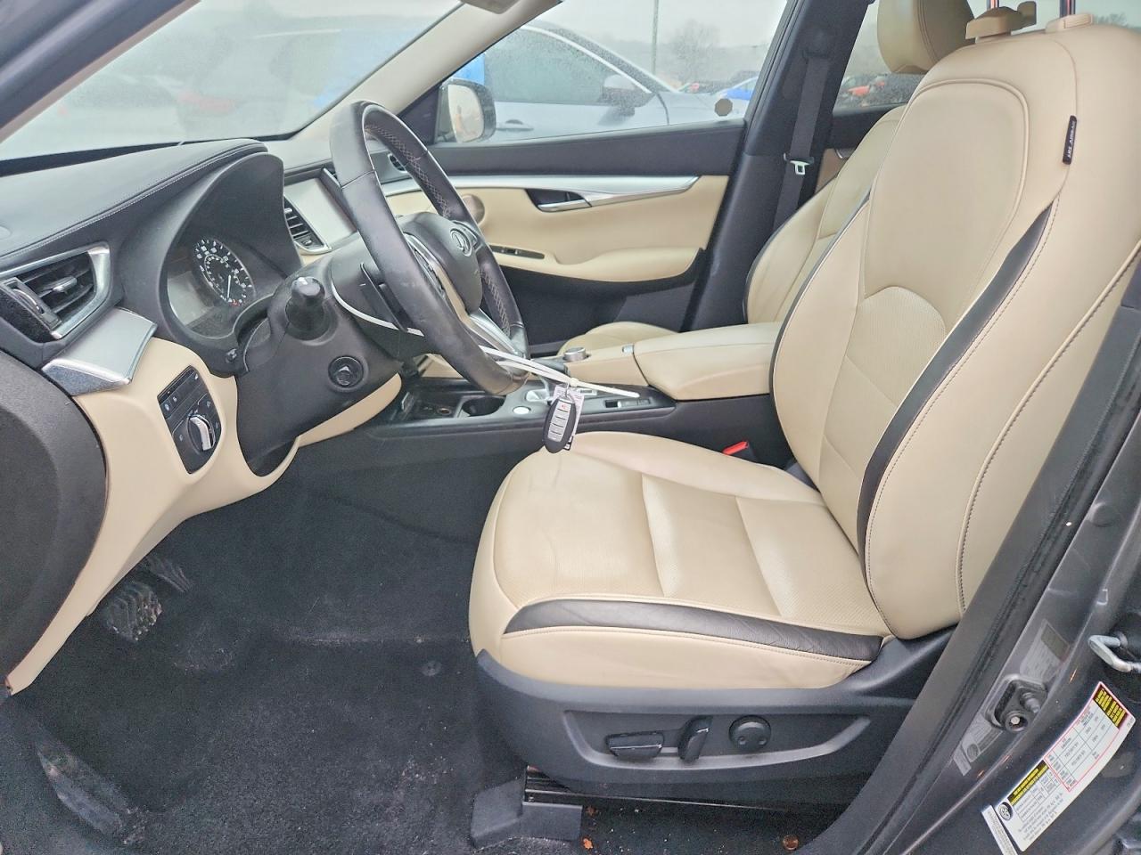 INFINITI Qx Essential