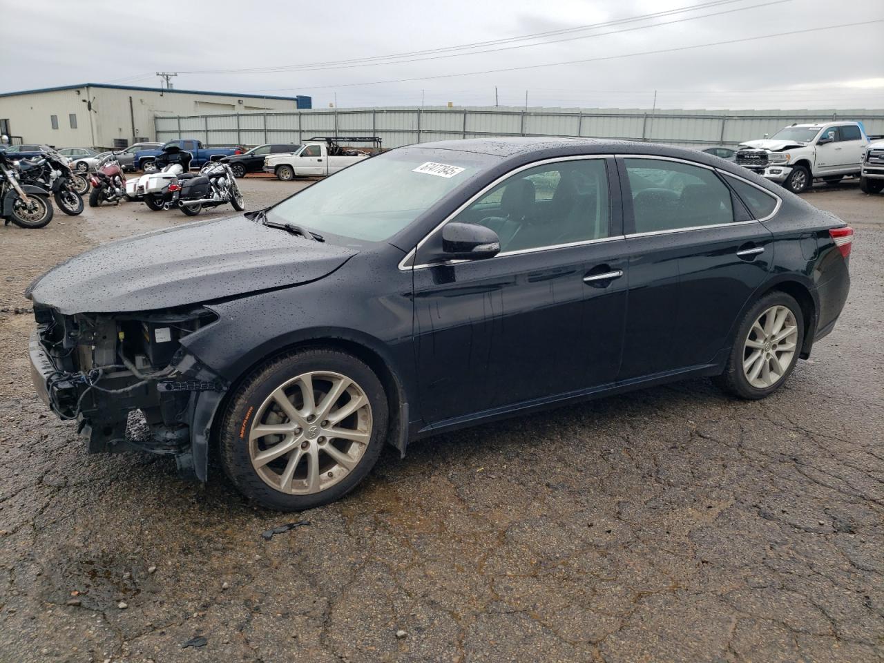 Salvage Toyota Avalon Image