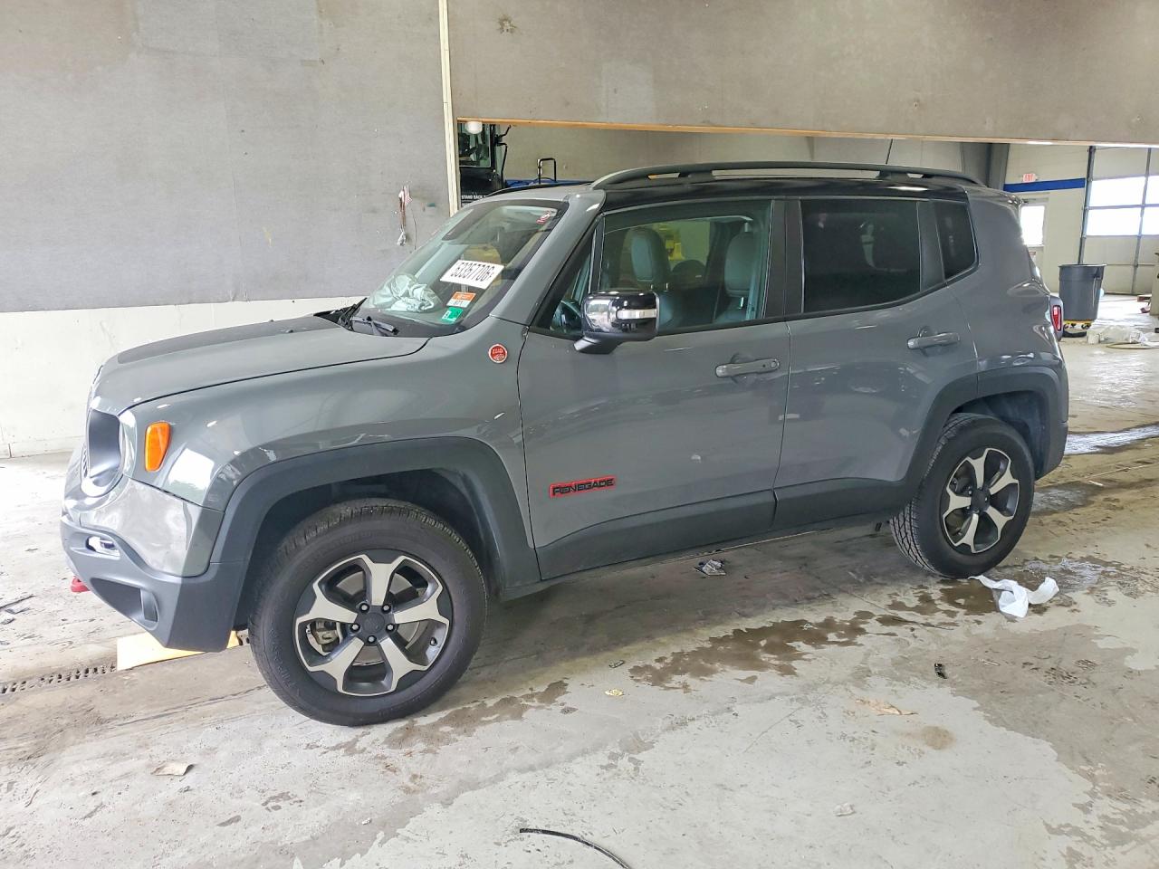 Salvage Jeep Renegade Image