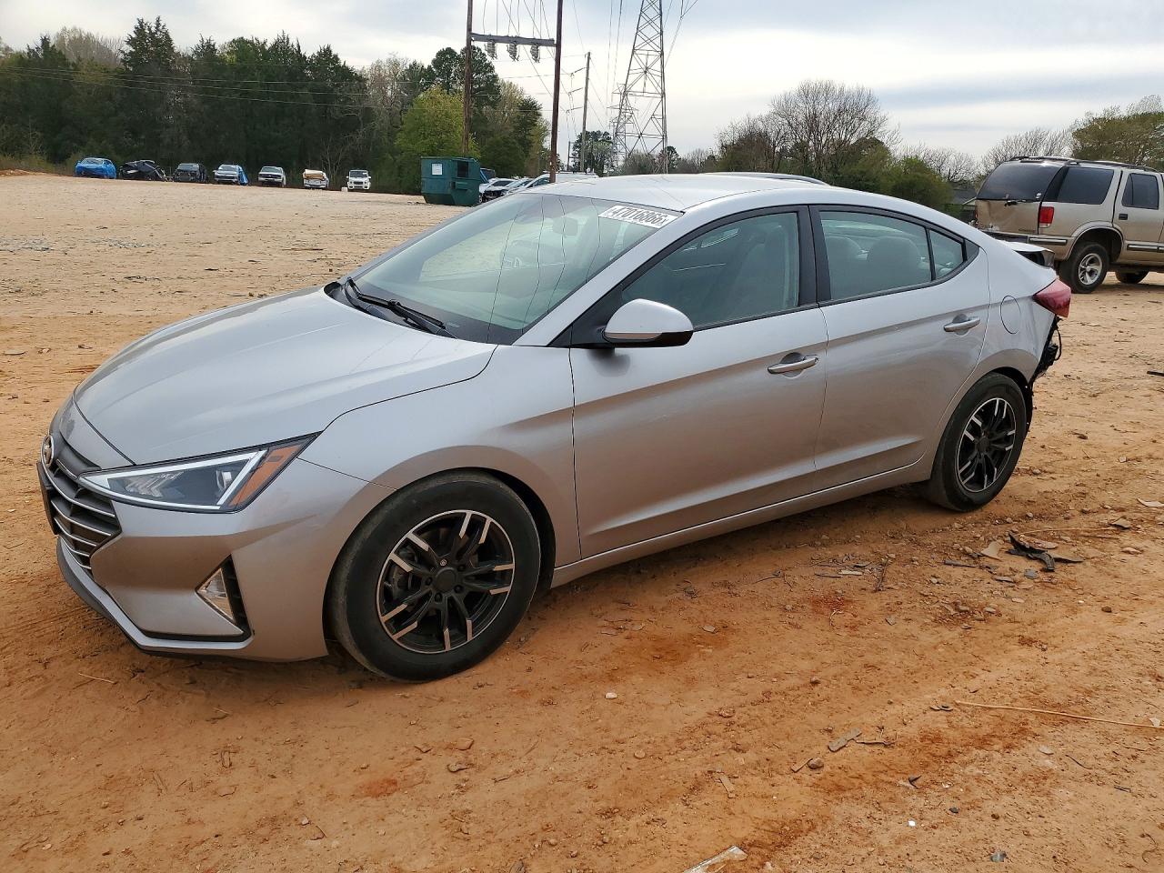 Salvage Hyundai ELANTRA Image