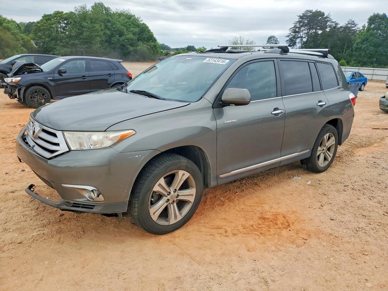 Salvage Toyota Highlander Image
