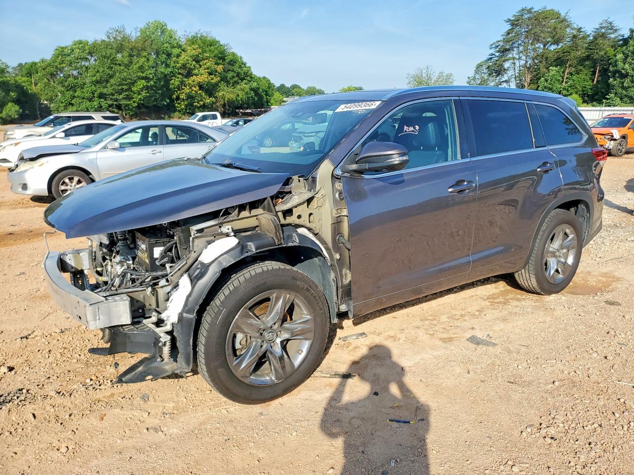 Salvage Toyota Highlander Image