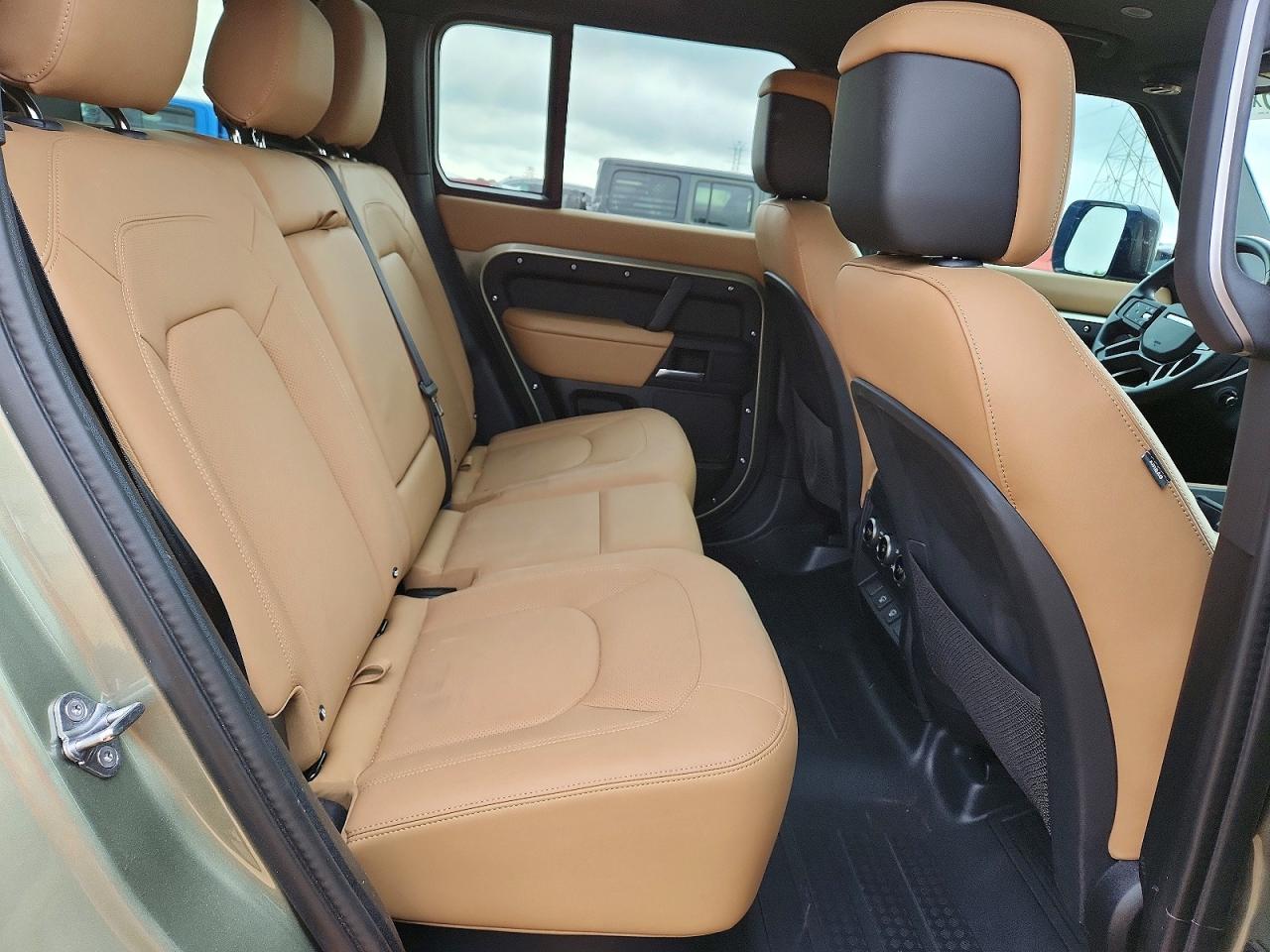 Land Rover Defender 110 S