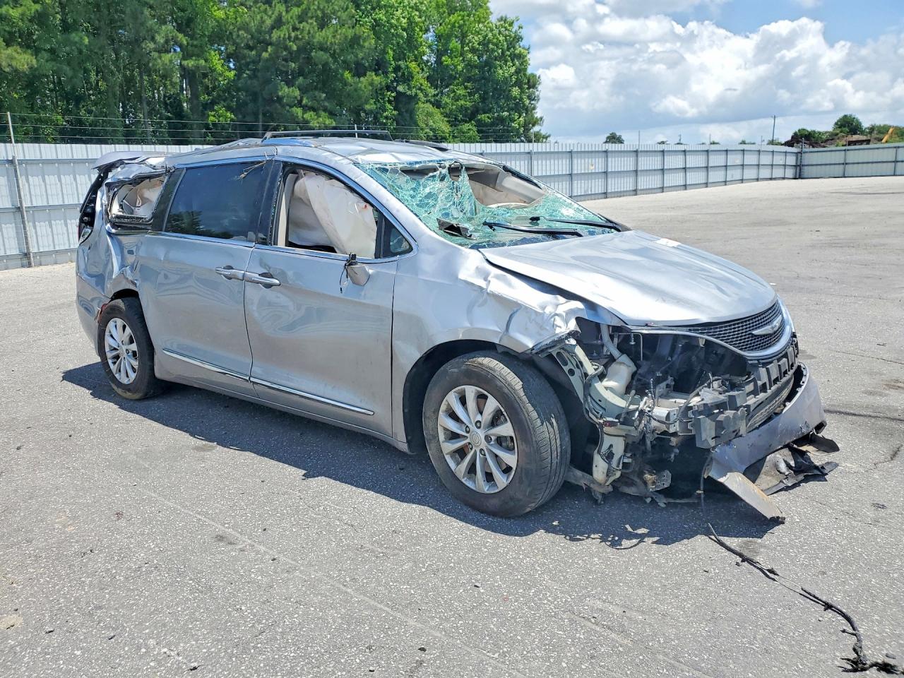 Chrysler Pacifica Touring L