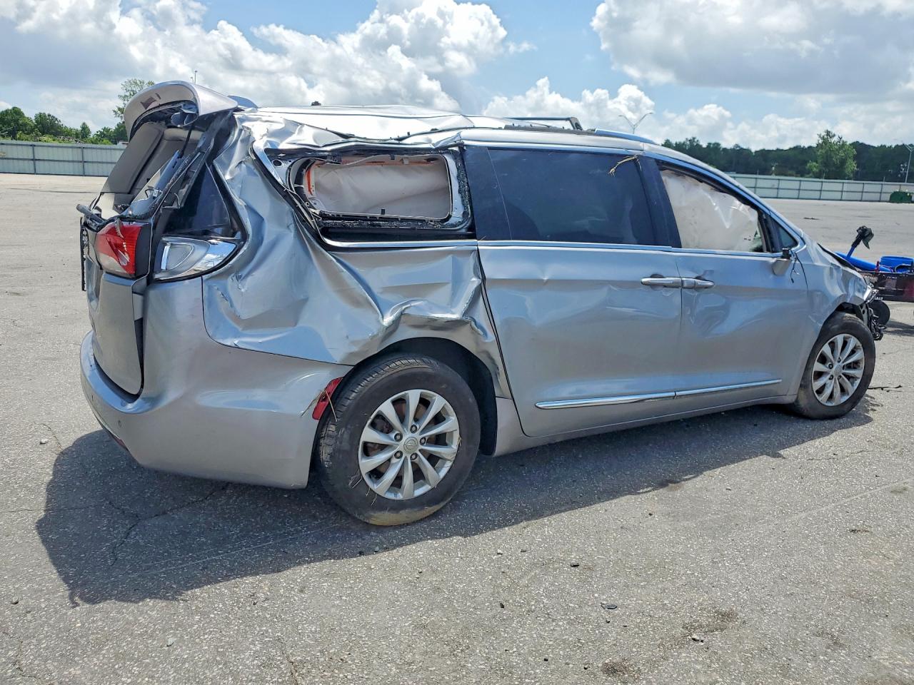 Chrysler Pacifica Touring L