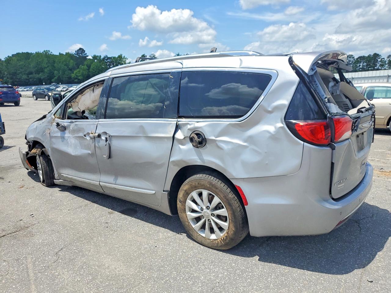 Chrysler Pacifica Touring L