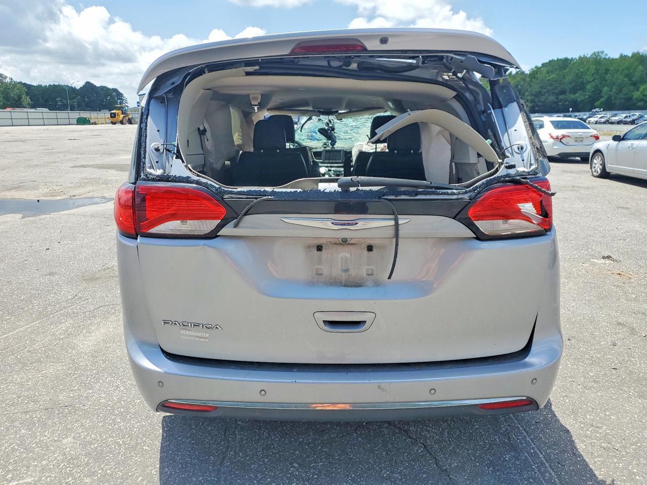 Chrysler Pacifica Touring L