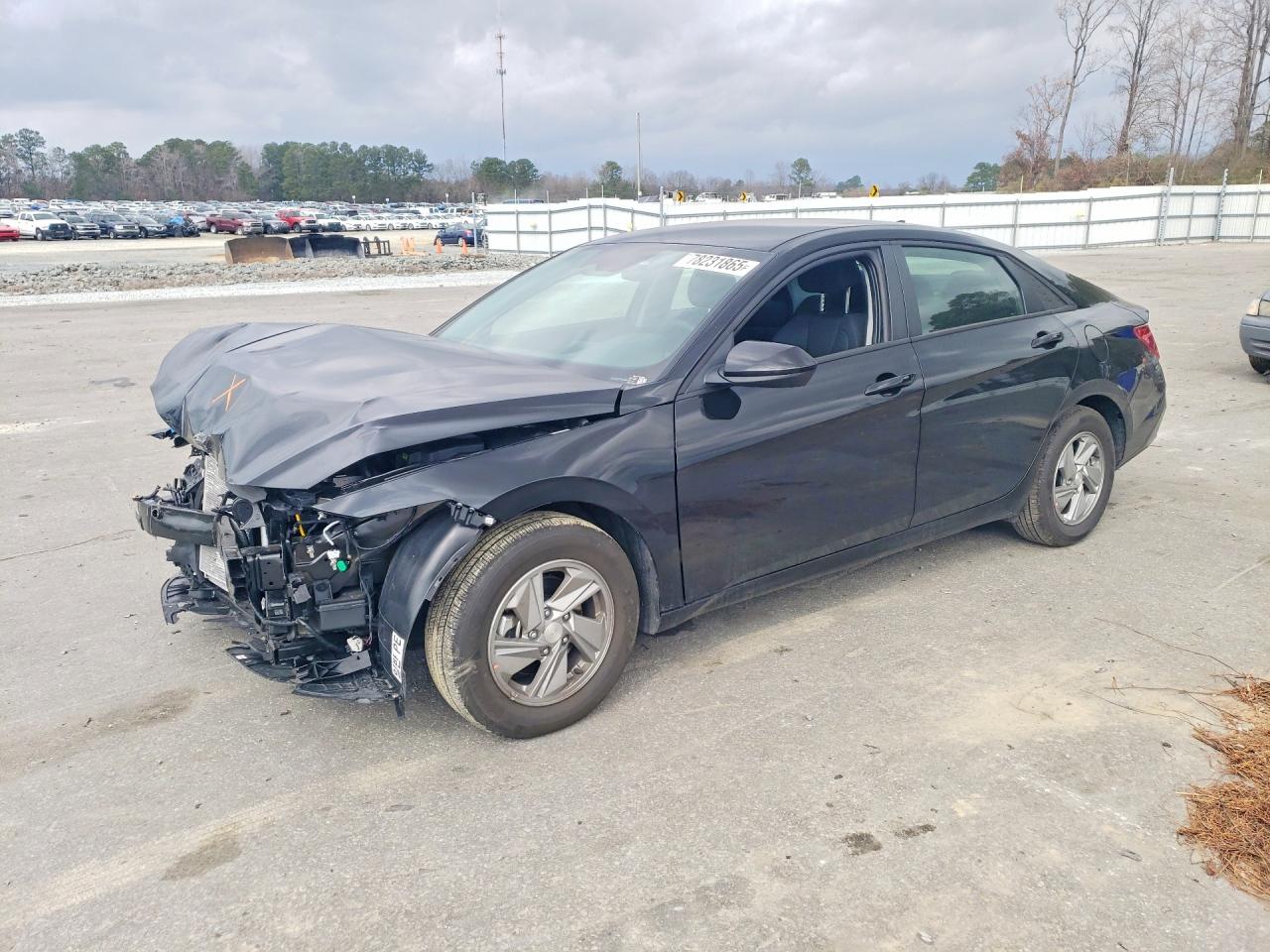 Salvage Hyundai ELANTRA Image
