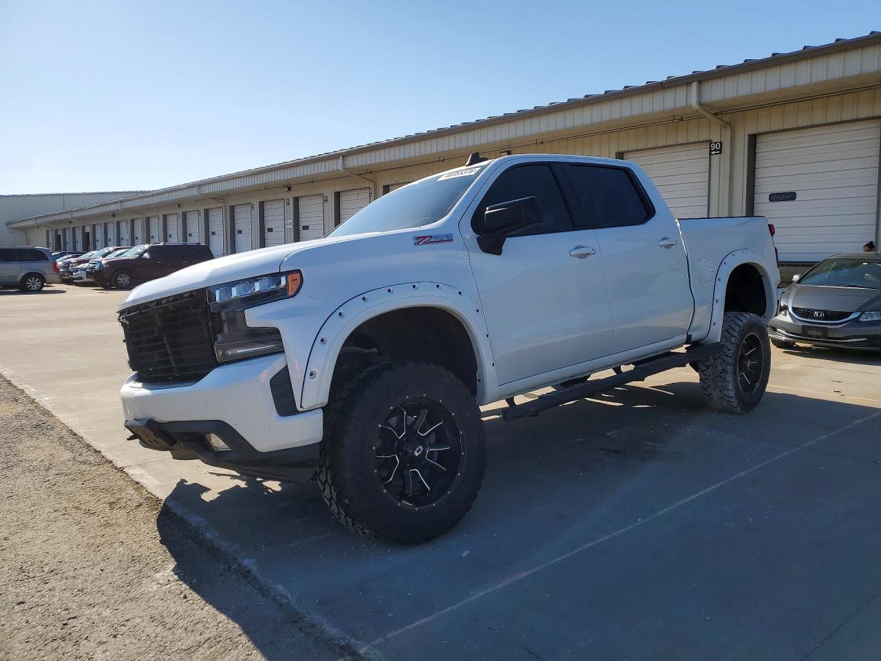 Salvage Chevrolet Silverado Image
