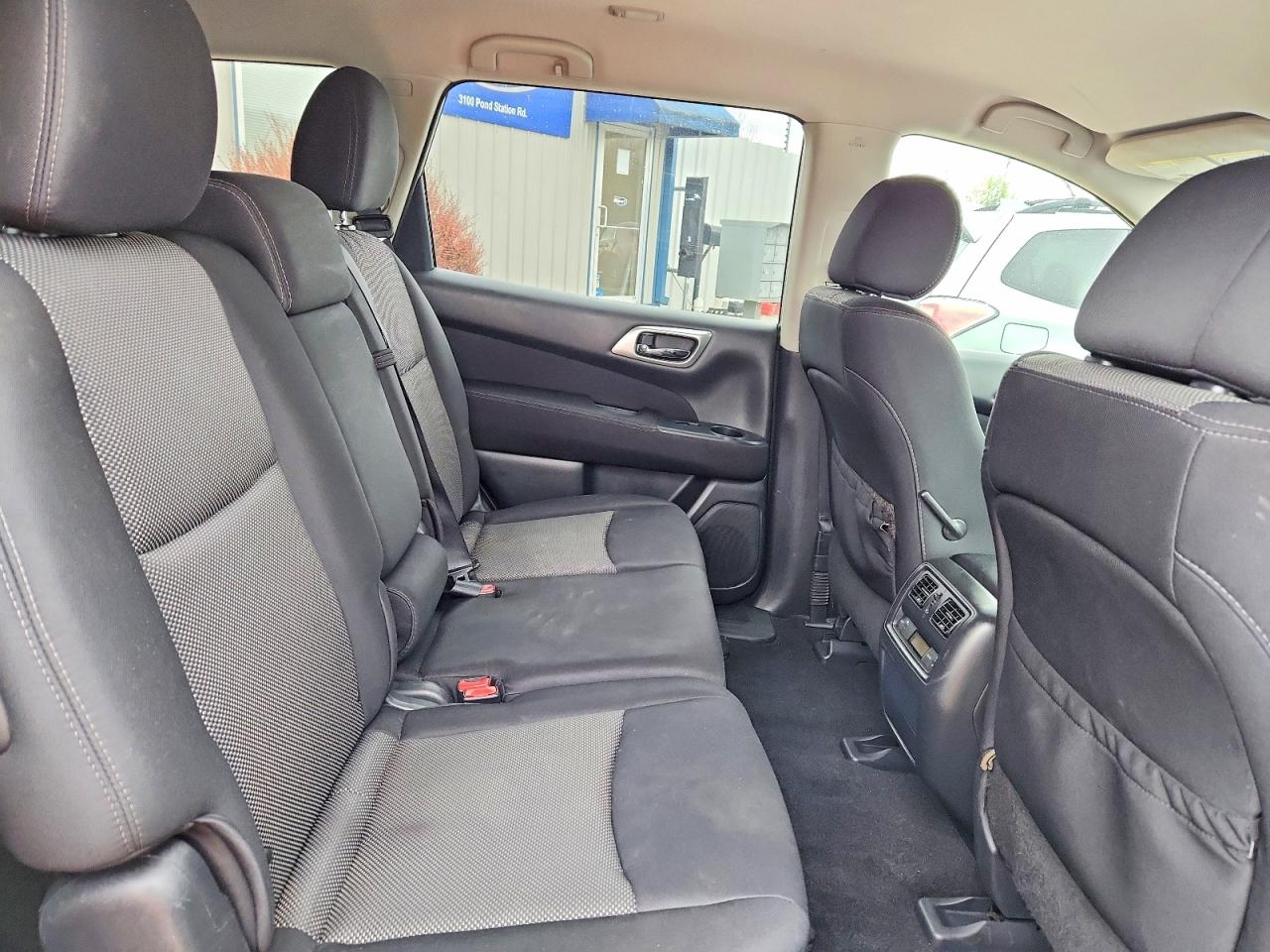 Nissan Pathfinder Sv