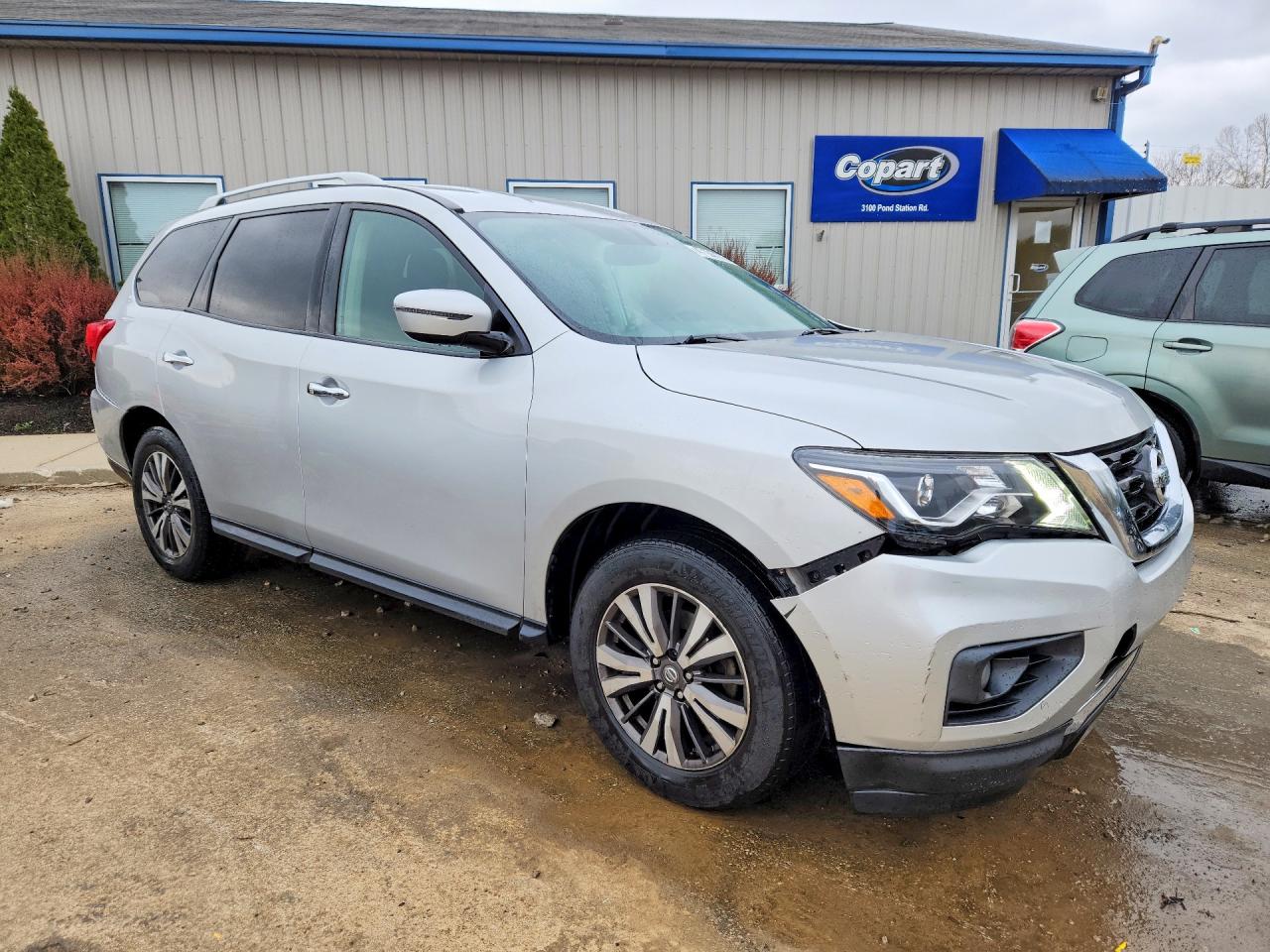 Nissan Pathfinder Sv