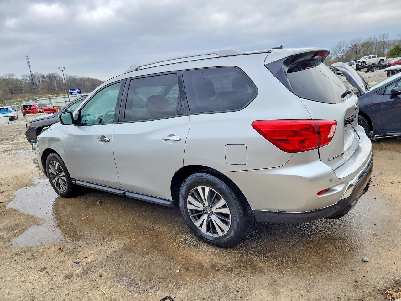 Nissan Pathfinder Sv