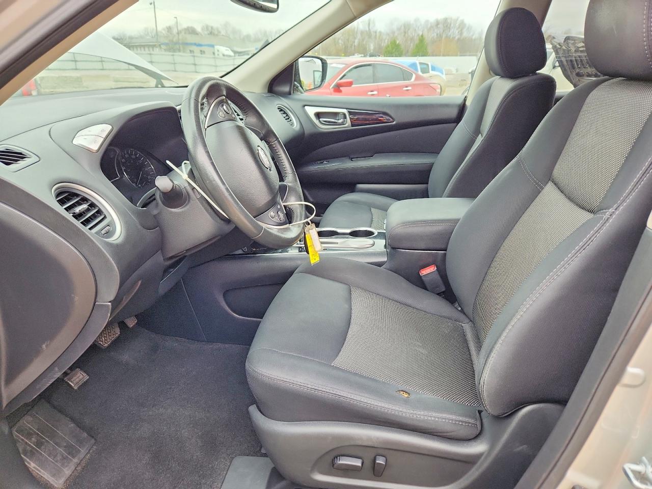 Nissan Pathfinder Sv