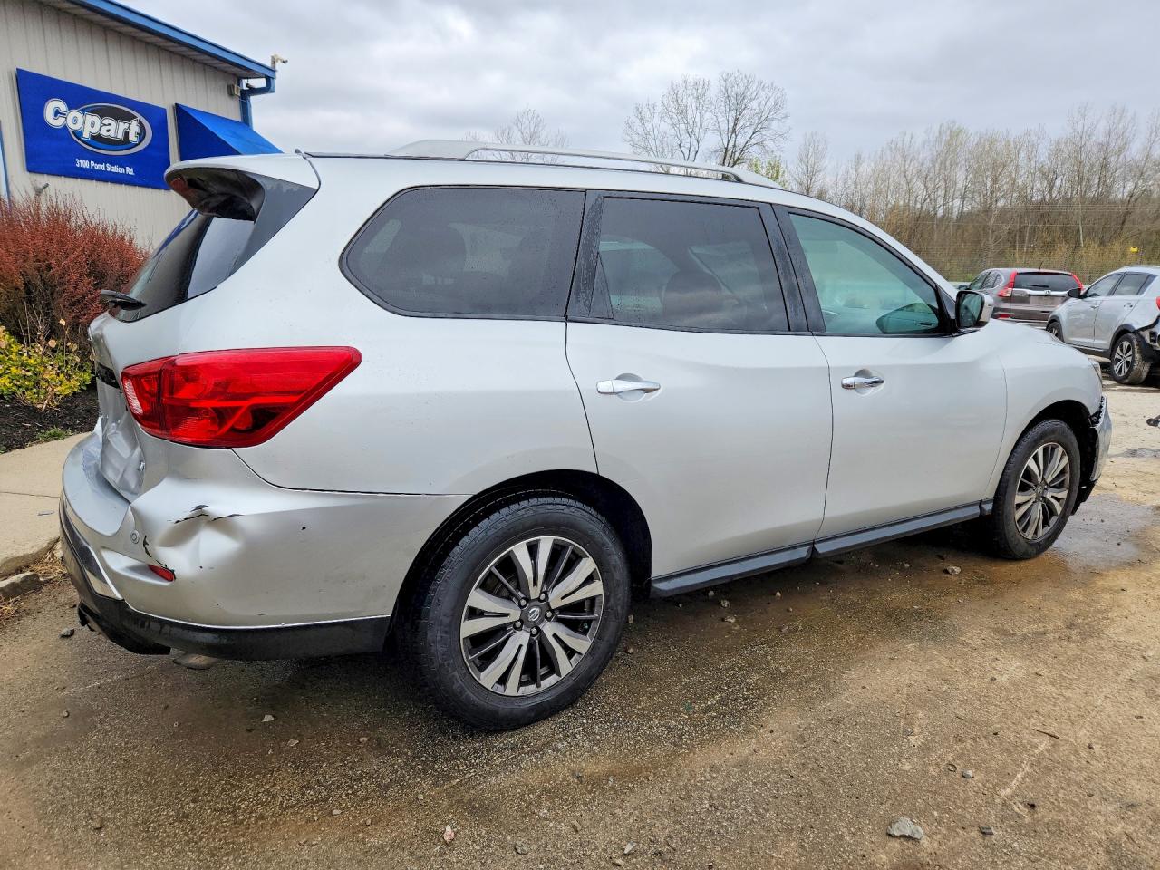 Nissan Pathfinder Sv